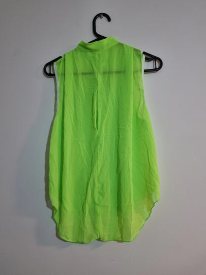 WOMENS SMALL GREEN LIGHT WEIGHT  TOP