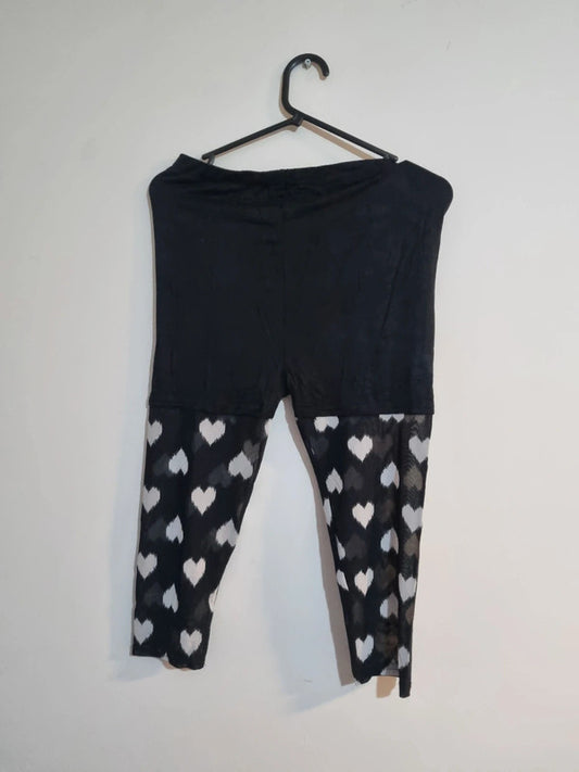 WOMENS SMALL BLACK/HEART PATTERN LEGGINGS