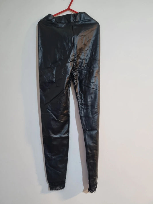 MEDIUM BLACK FAUX LEATHER BOTTOMS