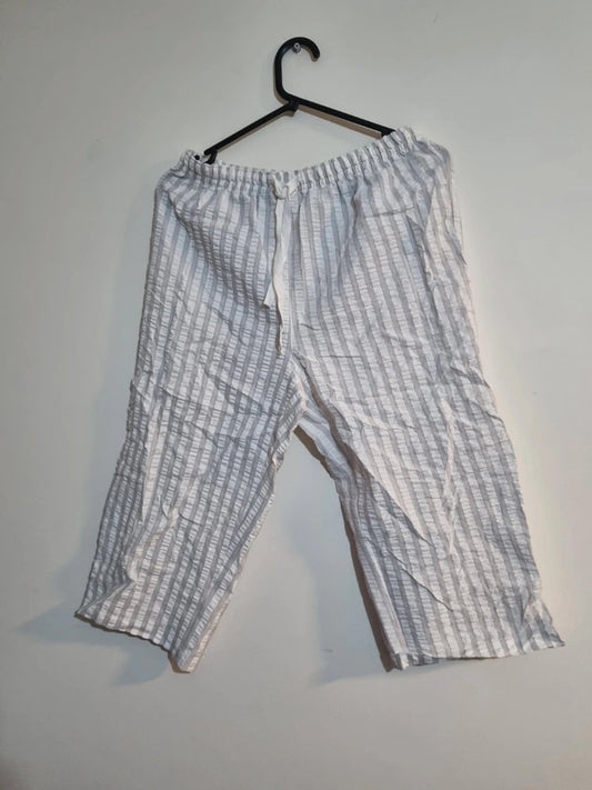 LARGE WHITE/GREY STRIPED PAJAMA STYLE BOTTOMS
