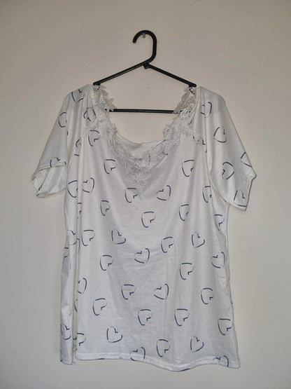 2XL WOMENS WHITE/BLUE HEARTS T-SHIRT