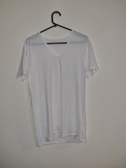 LARGE ADULT PLAIN WHITE V-NECK T-SHIRT