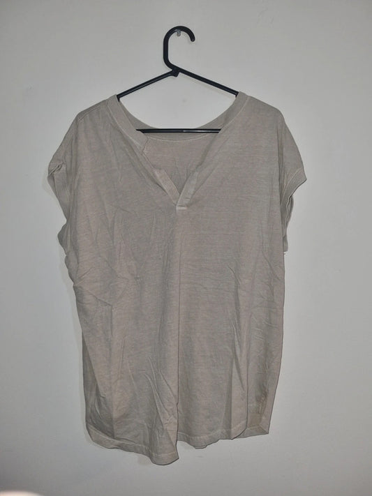 XL WOMENS BEIGE V-NECK T-SHIRT