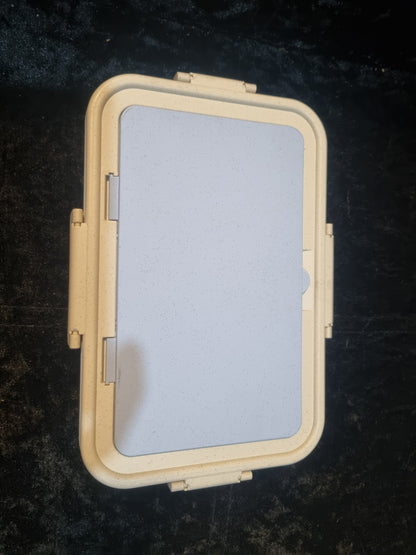 Lunchbox, with built in cutlery