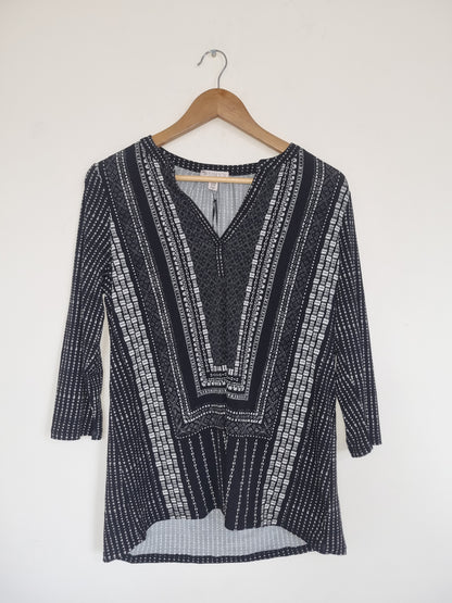 Women's Medium Black/White pattern Top