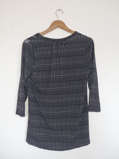 Women's Medium Black/White pattern Top