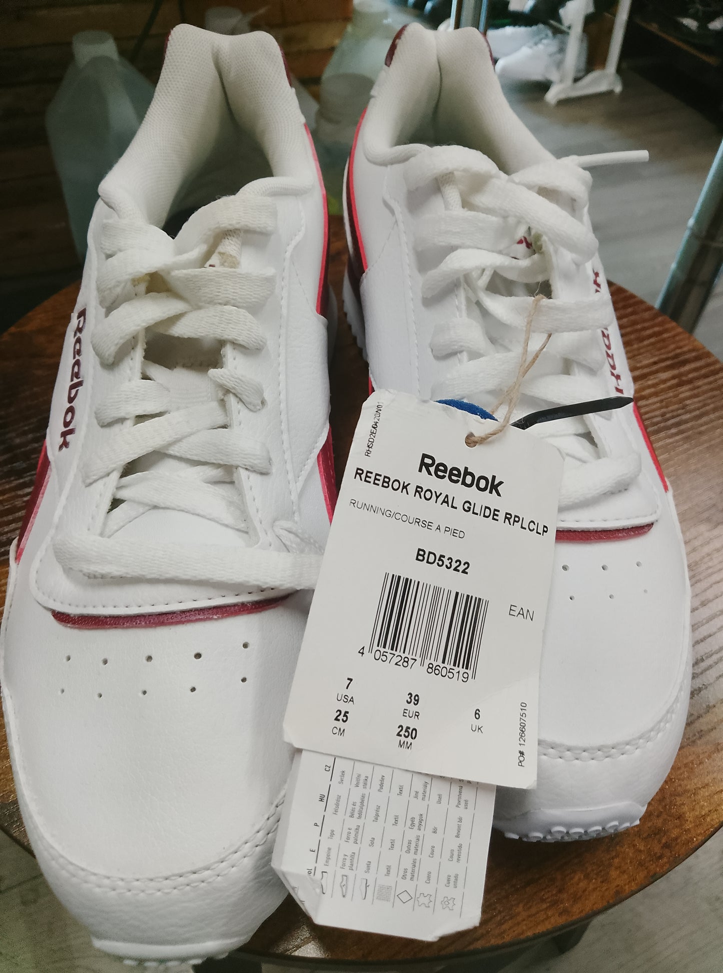 Reebok Royal Glide Clip Size 6 Sneakers