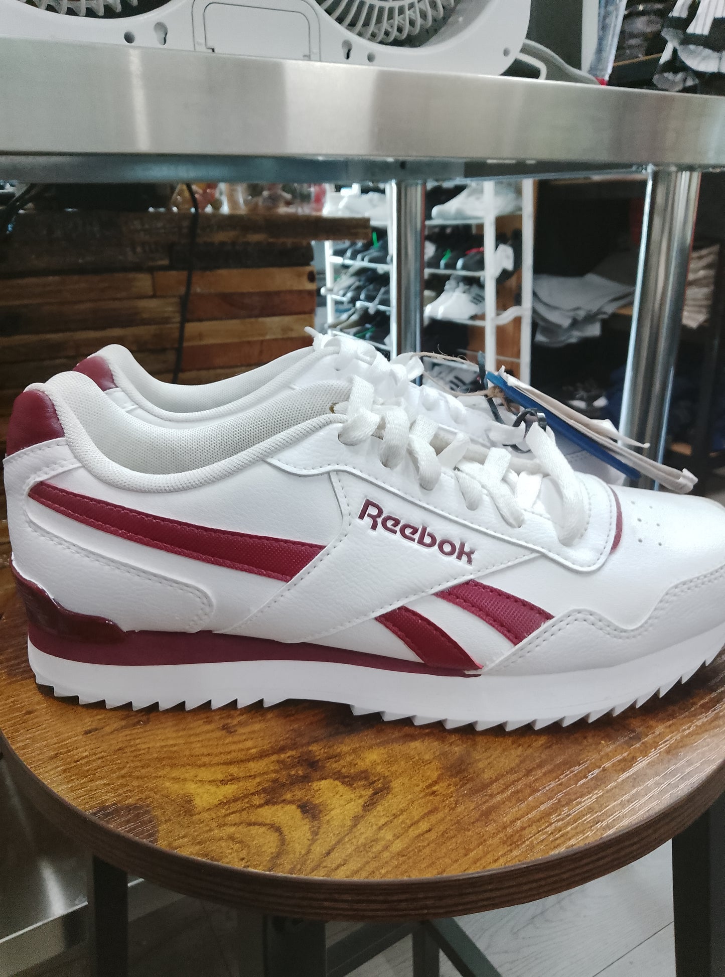 Reebok Royal Glide Clip Size 6 Sneakers
