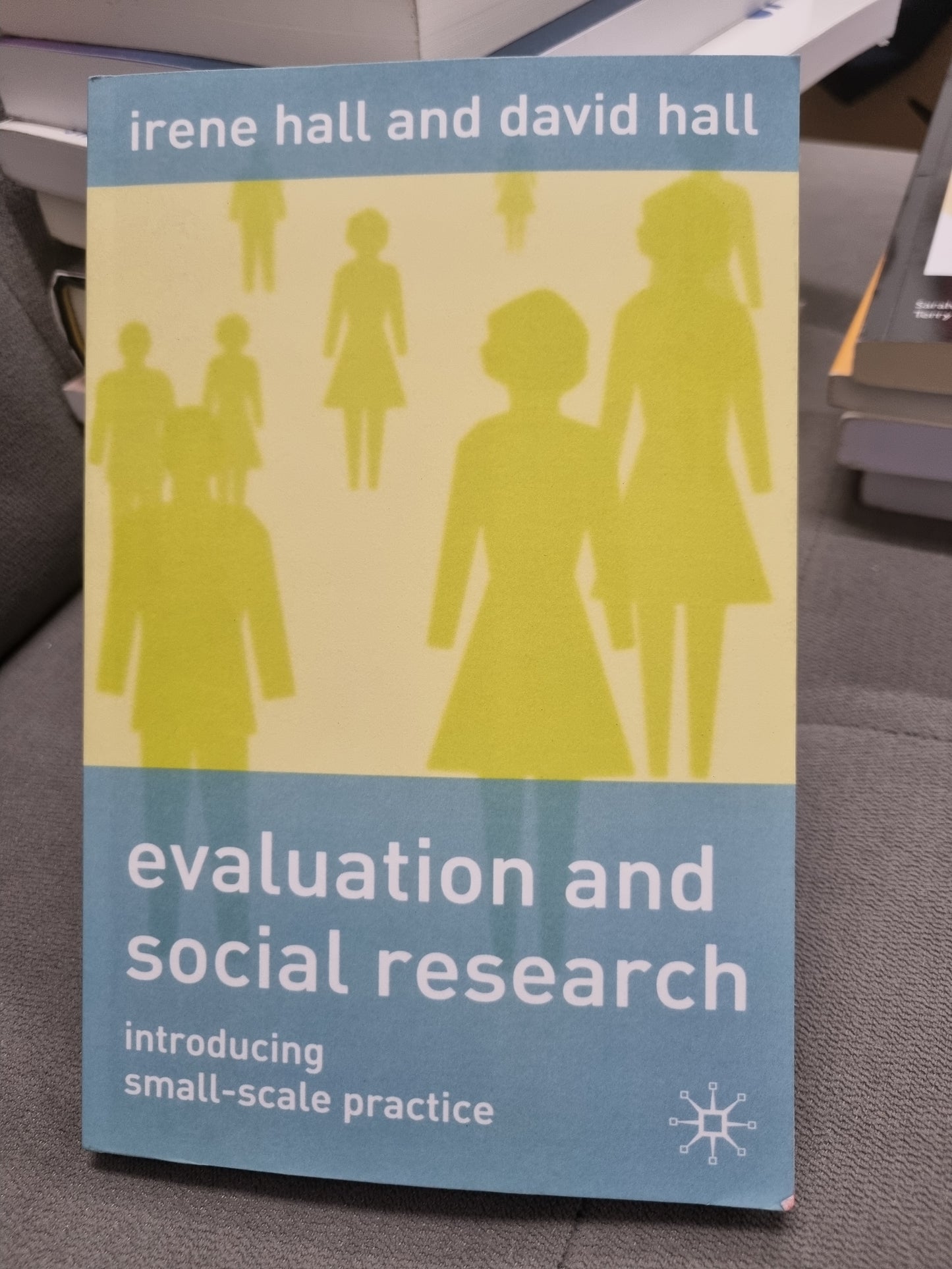 EVALUATION AND SOCIAL RESEARCH - introducing small-scale practice